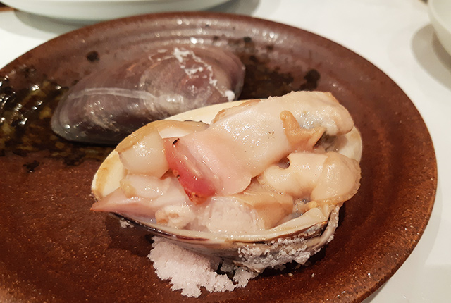 仙川寿司の焼きハマグリ